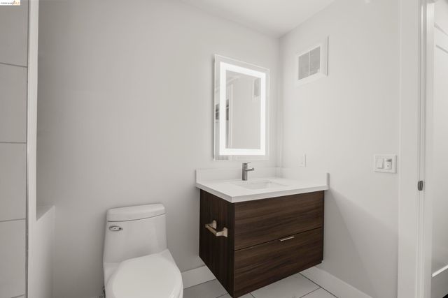 901 Jefferson St. 108, Oakland, CA 94607