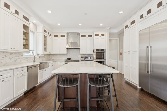 2131 Parkview Court, Wilmette, IL 60091