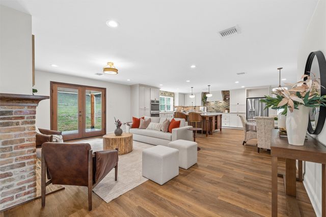 310 Rabbit Hill, Lorena, TX 76655