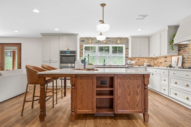 310 Rabbit Hill, Lorena, TX 76655