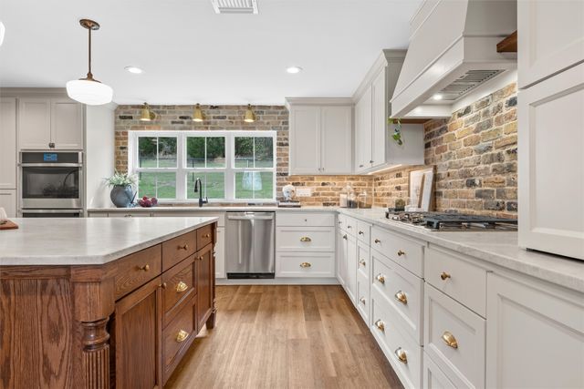 310 Rabbit Hill, Lorena, TX 76655