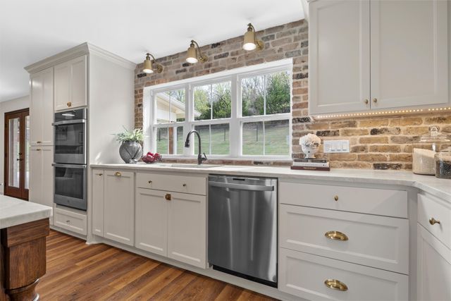 310 Rabbit Hill, Lorena, TX 76655