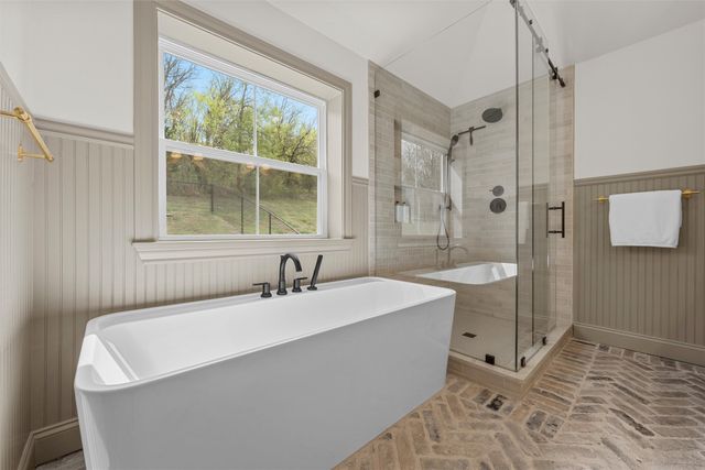 310 Rabbit Hill, Lorena, TX 76655