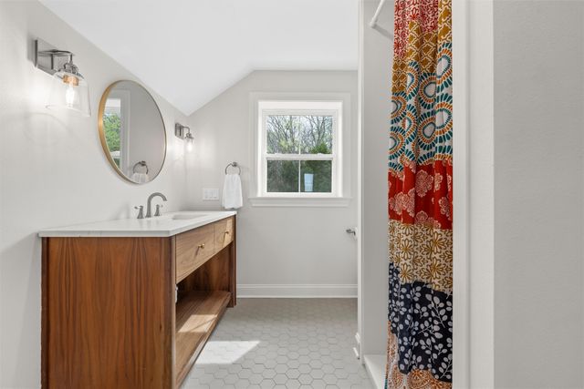 310 Rabbit Hill, Lorena, TX 76655