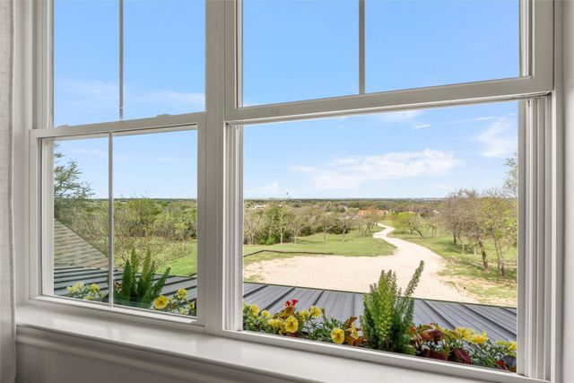 310 Rabbit Hill, Lorena, TX 76655