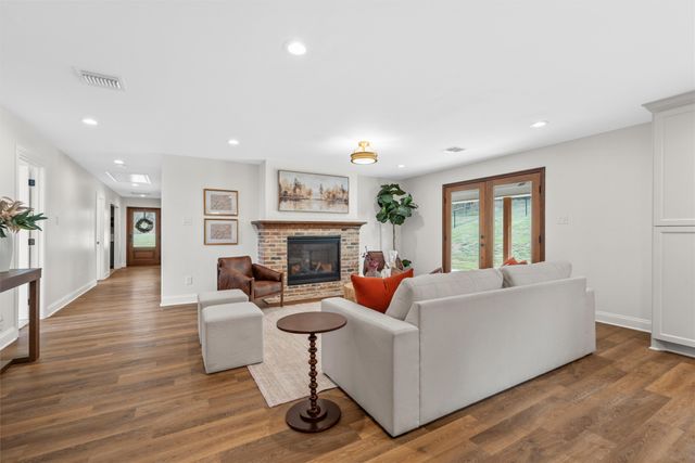 310 Rabbit Hill, Lorena, TX 76655