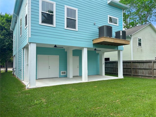 922 Elm Road, Clear Lake Shores, TX 77565
