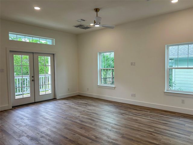 922 Elm Road, Clear Lake Shores, TX 77565
