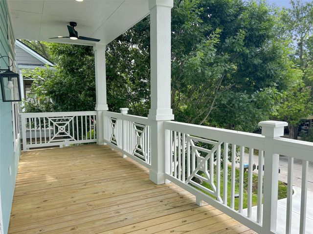 922 Elm Road, Clear Lake Shores, TX 77565