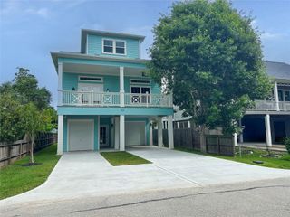 922 Elm Road, Clear Lake Shores, TX 77565