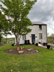 332 Mcclellan Dr, Pleasant Hills, PA 15236