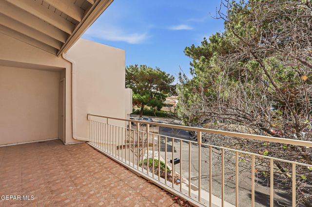 5733 MIRA GRANDE Drive, El Paso, TX 79912