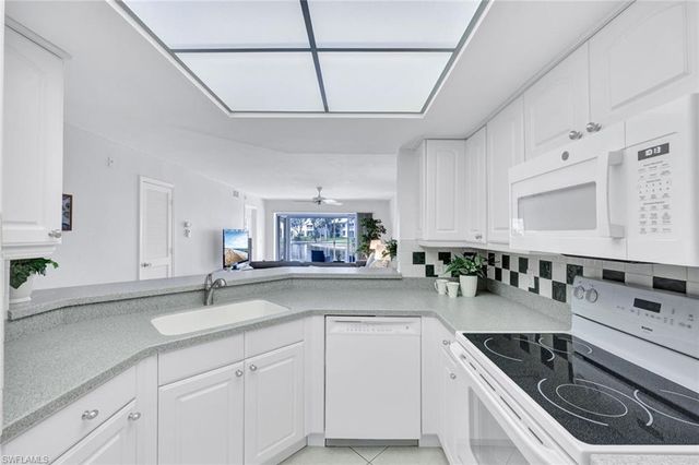 774 Wiggins Lake DR 101, Naples, FL 34110