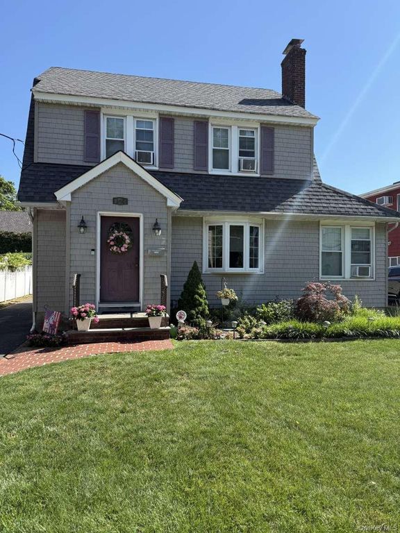 145 Raymond Street, Rockville Centre, NY 11570