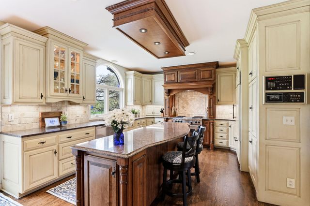 2660 Deer Ridge NE, Blaine, MN 55449