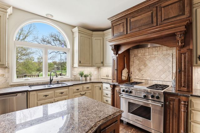 2660 Deer Ridge NE, Blaine, MN 55449