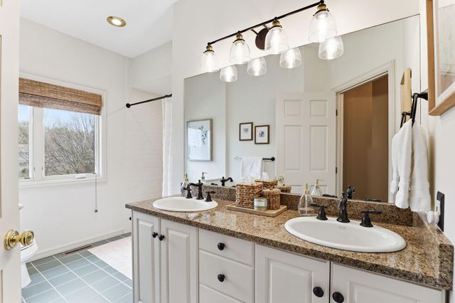 2660 Deer Ridge NE, Blaine, MN 55449