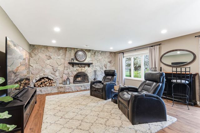 2660 Deer Ridge NE, Blaine, MN 55449