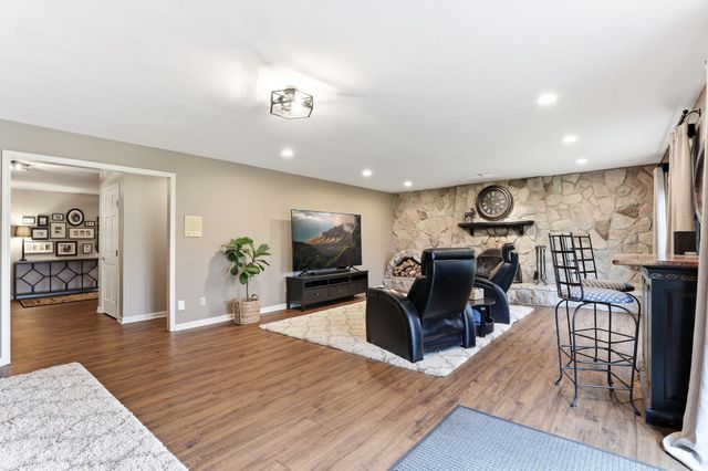 2660 Deer Ridge NE, Blaine, MN 55449