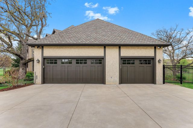 2660 Deer Ridge NE, Blaine, MN 55449