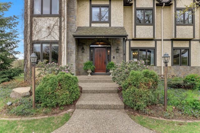2660 Deer Ridge NE, Blaine, MN 55449