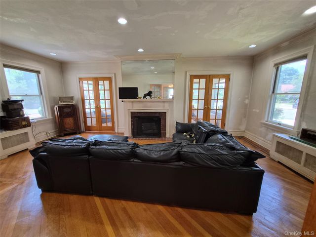 19404 110th Road, Saint Albans, NY 11412