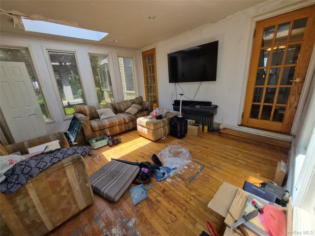 19404 110th Road, Saint Albans, NY 11412