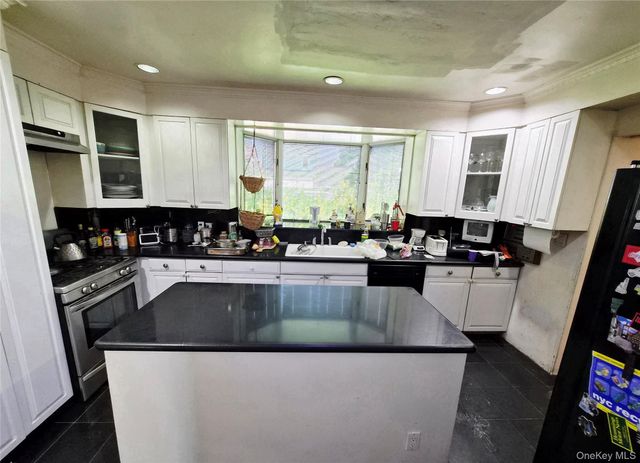 19404 110th Road, Saint Albans, NY 11412