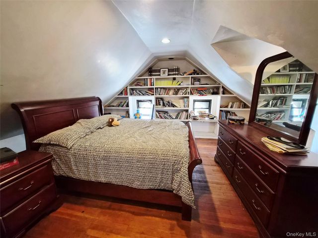 19404 110th Road, Saint Albans, NY 11412