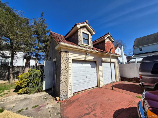19404 110th Road, Saint Albans, NY 11412