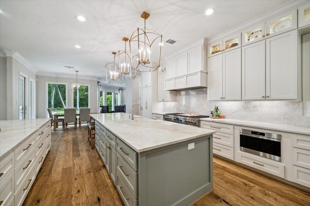 5 Magnolia Woods Drive, Kingwood, TX 77339