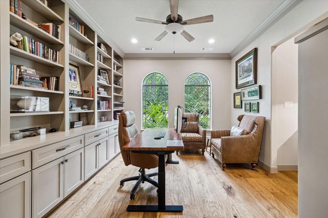 5 Magnolia Woods Drive, Kingwood, TX 77339