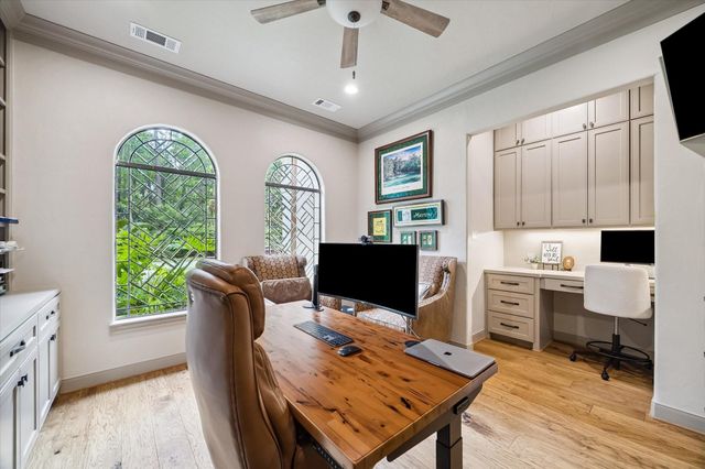 5 Magnolia Woods Drive, Kingwood, TX 77339