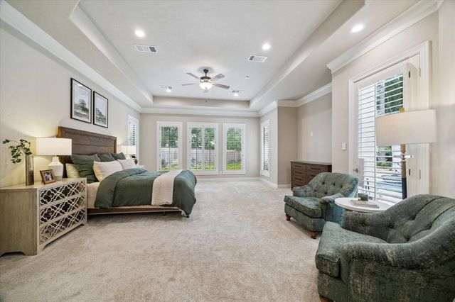 5 Magnolia Woods Drive, Kingwood, TX 77339