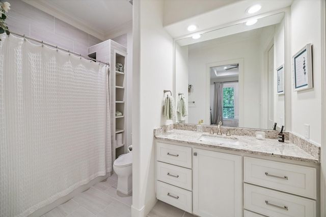 5 Magnolia Woods Drive, Kingwood, TX 77339