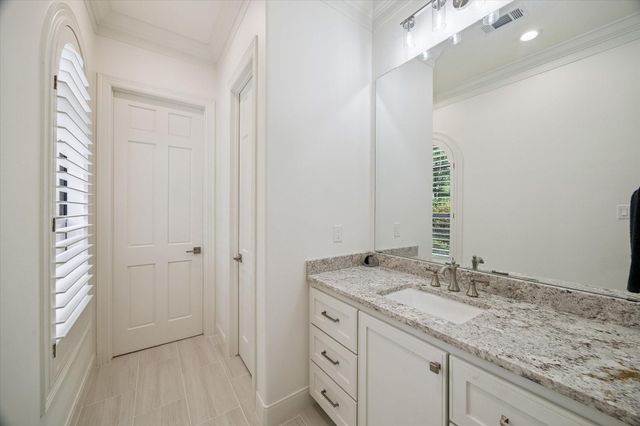 5 Magnolia Woods Drive, Kingwood, TX 77339