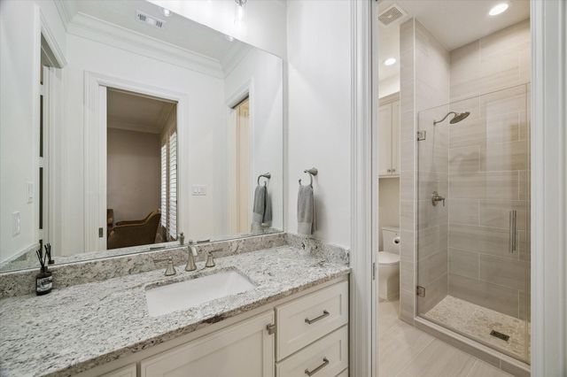 5 Magnolia Woods Drive, Kingwood, TX 77339