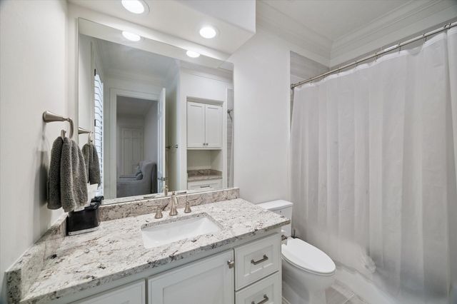 5 Magnolia Woods Drive, Kingwood, TX 77339