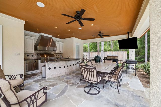 5 Magnolia Woods Drive, Kingwood, TX 77339