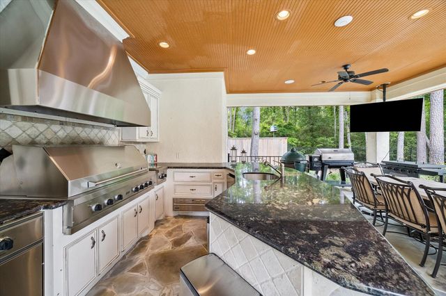 5 Magnolia Woods Drive, Kingwood, TX 77339
