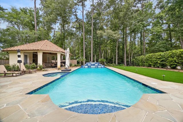 5 Magnolia Woods Drive, Kingwood, TX 77339