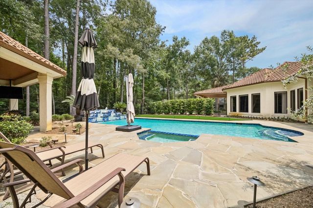 5 Magnolia Woods Drive, Kingwood, TX 77339