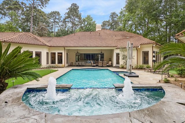 5 Magnolia Woods Drive, Kingwood, TX 77339
