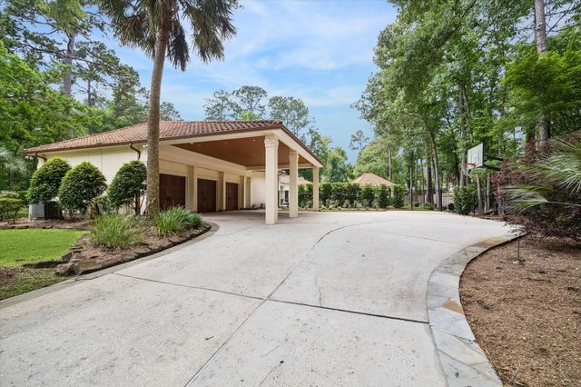 5 Magnolia Woods Drive, Kingwood, TX 77339