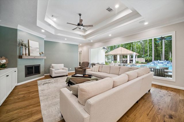 5 Magnolia Woods Drive, Kingwood, TX 77339