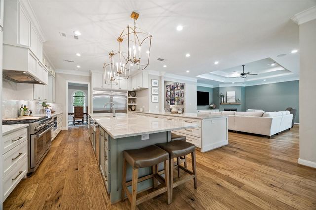 5 Magnolia Woods Drive, Kingwood, TX 77339