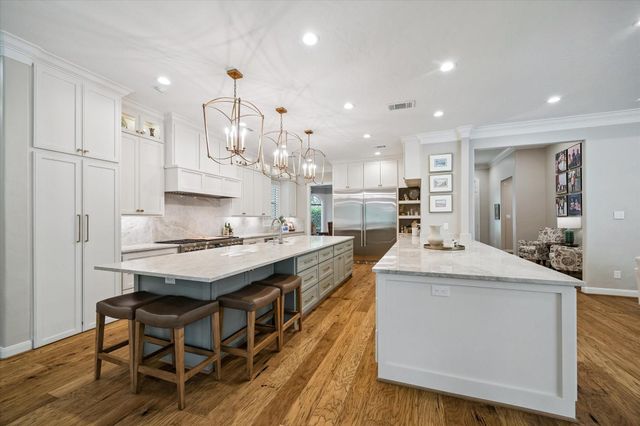 5 Magnolia Woods Drive, Kingwood, TX 77339
