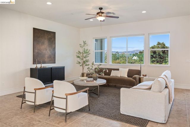 7160 Pitlochry Dr, Gilroy, CA 95020