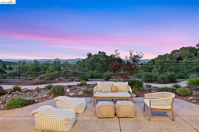 7160 Pitlochry Dr, Gilroy, CA 95020