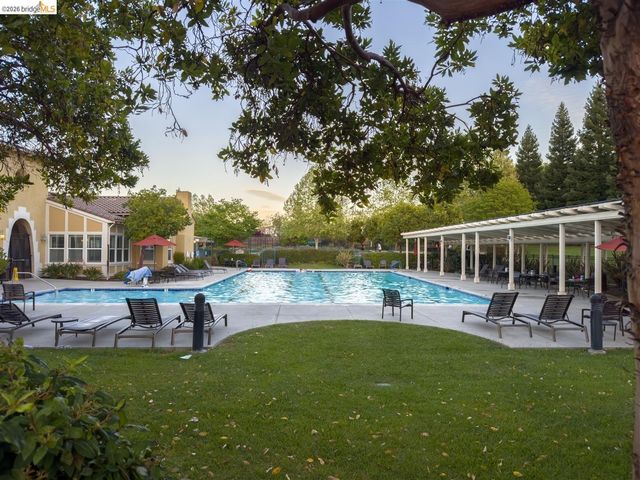 7160 Pitlochry Dr, Gilroy, CA 95020